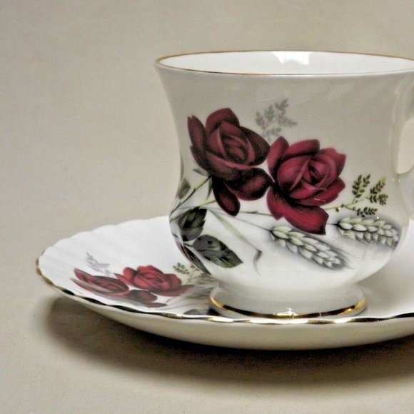 Royal Dover Bone China England Red Roses Pattern Tea Cup and Saucer - Picture 2 of 14